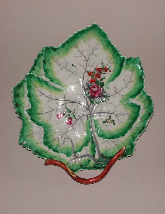 An image of Leaf-shaped dish