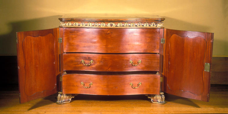 An image of Commode