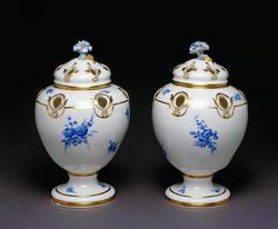 An image of Pot-pourri vase