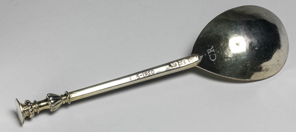 An image of Seal top spoon. Spoon/flatware. Unidentified silversmith, London. The spoon has a fig-shaped bowl on a tapering, slightly flattened, hexagonal stem. The seal top finial has a flattened gadrooned knop above a gadrooned urn-shaped knop. The back of the bowl is prick engraved 'CR'. The gilding is old but not contemporary with the manufacture of the spoon. The spoon is forged and the finial cast. They are soldered with a lap joint. Silver-gilt (silver, gold) length, overall, 17.8 cm, weight, whole, 65 g, 1572-1573. Elizabethan. English.