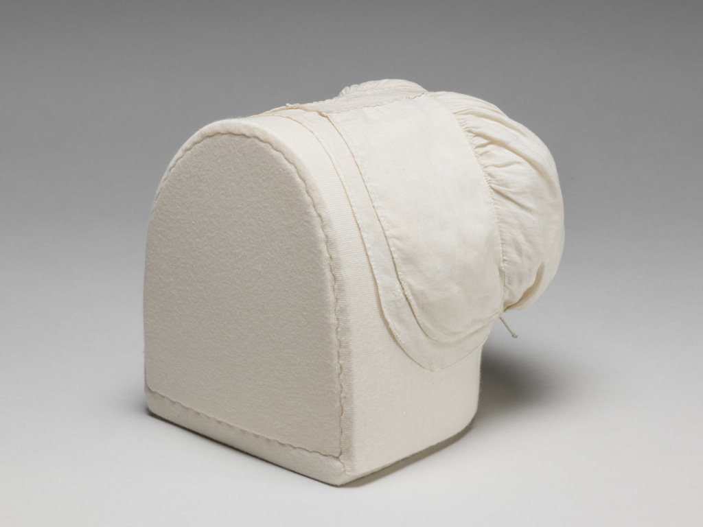An image of Infant's bonnet