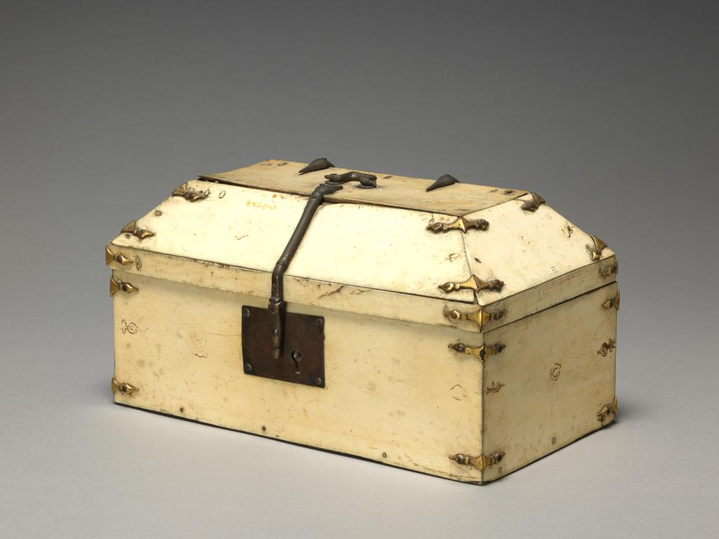 An image of Sculpture / Casket. Ivory carved casket with gilt-metal mounts, height, whole, 4 1/4 in, width, whole, 8.0 in, depth, whole, 4 3/8 in, circa 1200-1400. Siculo-Arabic.