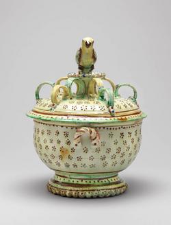 An image of Soup tureen