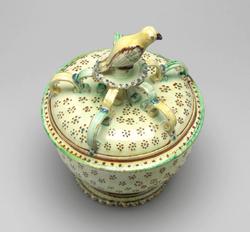 An image of Soup tureen