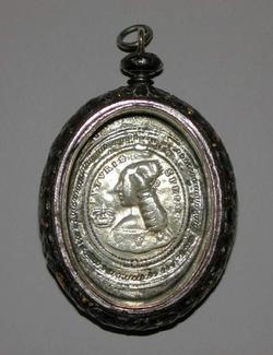 An image of Box pendant