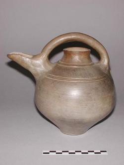 An image of Spouted pot