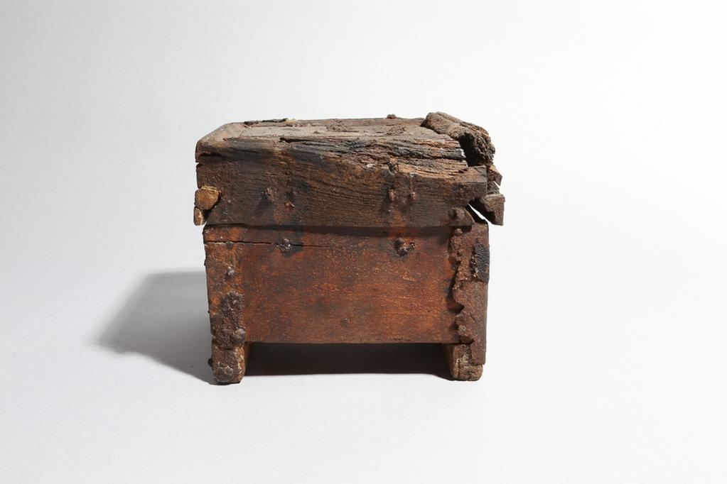 An image of Cosmetic equipment? Casket, with four compartments. Wood, bronze lock plate, height 0.11 m, length 0.13 m, width 0.13 m. Production Place: Egypt. Coptic Period.
