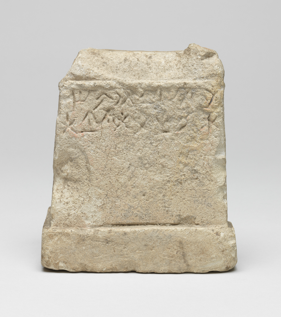 An image of Religious/ritual equipment. Altar with inscription, which may be transcribed 'ni-ko-se-ka-? -wo-se / a-ne-te-ke-i-tu-ka-i' and may be translated 'Nikos son of Karus(?) set this up for luck'. Find Spot: Tamassos. Cyprus. Limestone, depth, 0.072 m, height, 0.127 m, width, 0.11 m, 500-301 B.C. Classical Period.