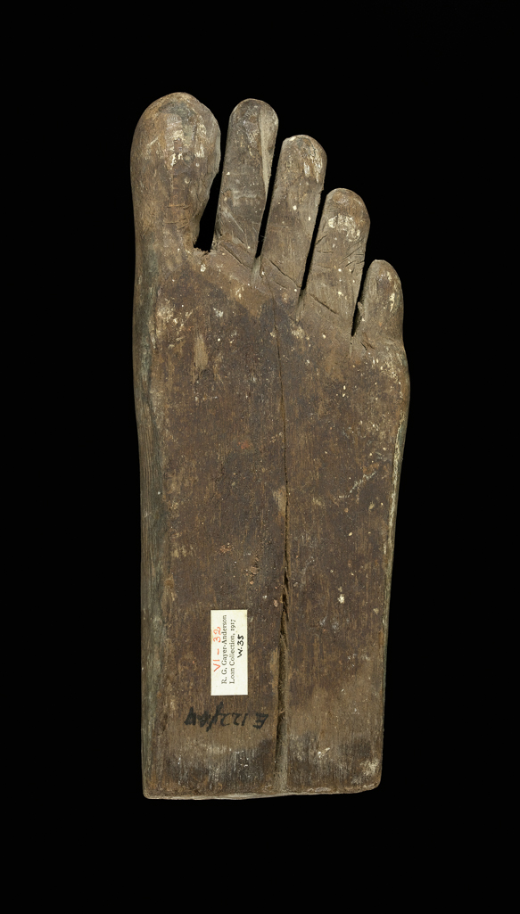 An image of Part of a right foot. Production Place: Egypt. Wood, height 0.044 m, length 0.055 m, width 0.026 m.