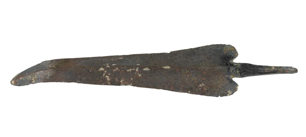 An image of Weapons. Dagger. Find Spot/Production Place: Vounous, Cyprus; Tomb 156. Bronze, length 0.185 m, width 0.033 m, 2100-1901 B.C. Early Cypriot III. Bronze Age.