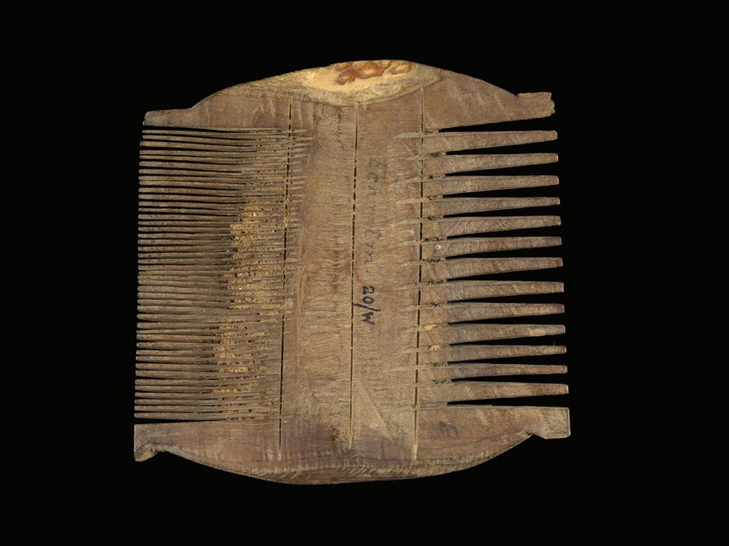 An image of Cosmetic equipment. Comb. Production Place: Egypt. Wood, height 0.08 m, width 0.08 m.