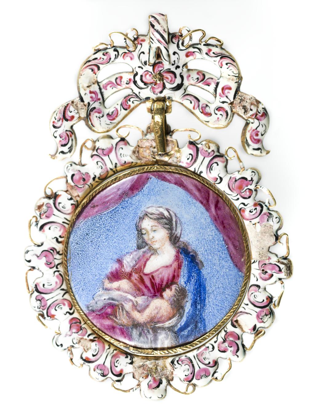 An image of Pendant/Jewellery. Gold, set with emeralds and two diamonds and a carved mother-of-pearl figure of Christ on a background of gold, engraved and enamelled in translucent green (basse-taille enamelling). The back enamelled in opaque white, pink and black and set with an enamelled plaque in blue pink and grey-black of the virgin and child. Circular with a bow at the top. Gold, basse taille enamelling, emerald decoration, mother-of-pearl carving, height, whole, 7.8 cm, width, whole, 5.4 cm, circa 1600- 1700. Spanish.