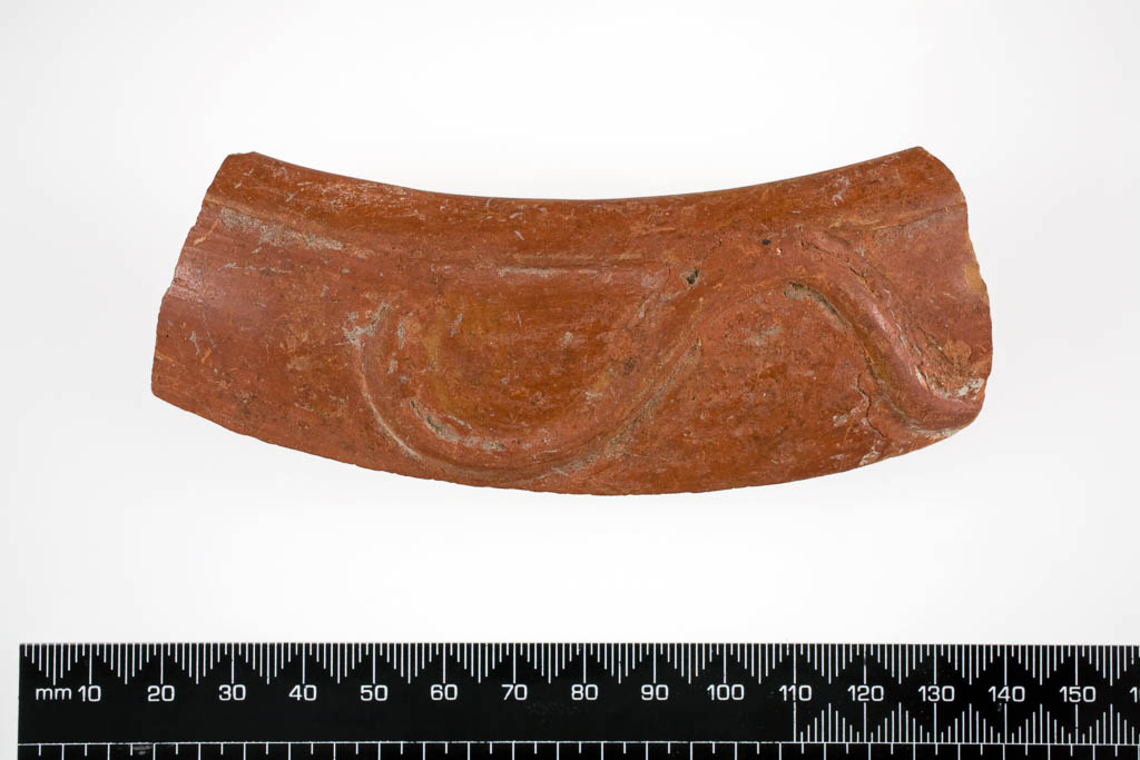 An image of Vessel/Sherd. Fragment, with applied serpentine decoration. Transitional Kusura Ware. Find Spot: Kusura, Turkey; level C. Production: Kusura. Clay, width 0.115 m, circa 3100-3001 BC. Middle Bronze Age II.