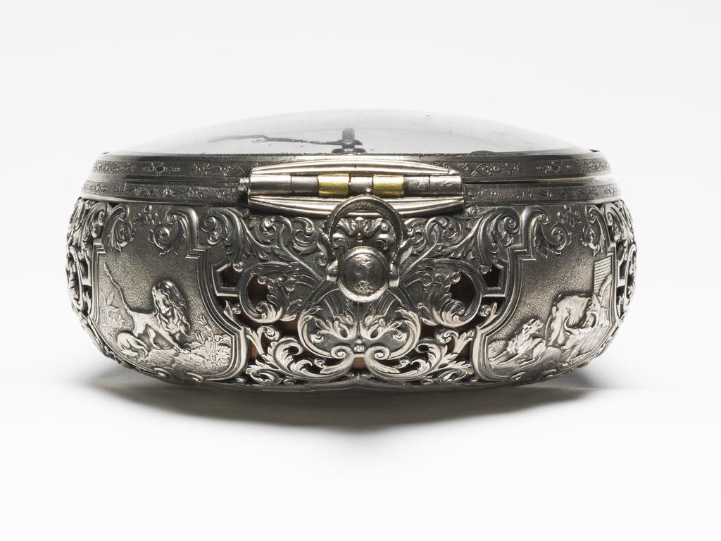 An image of Verge alarm coach watch. Movement: Thomas Windmills, London, c. 1725; case probably by Sarah Jaques and John Lee, London. Movement: brass, silver and steel, engraved ‘Thomas Windmills LONDON 7303’. Dial: silver champlevé with blued steel hour and minute hands. Case: silver, pierced and chased with four repoussé panels from Aesop’s Fables. Interior stamped with maker’s mark incuse ‘SI IL’. Case: height 13.9 cm, diameter 12.6 cm, depth 6.1 cm, circa 1725. London. 