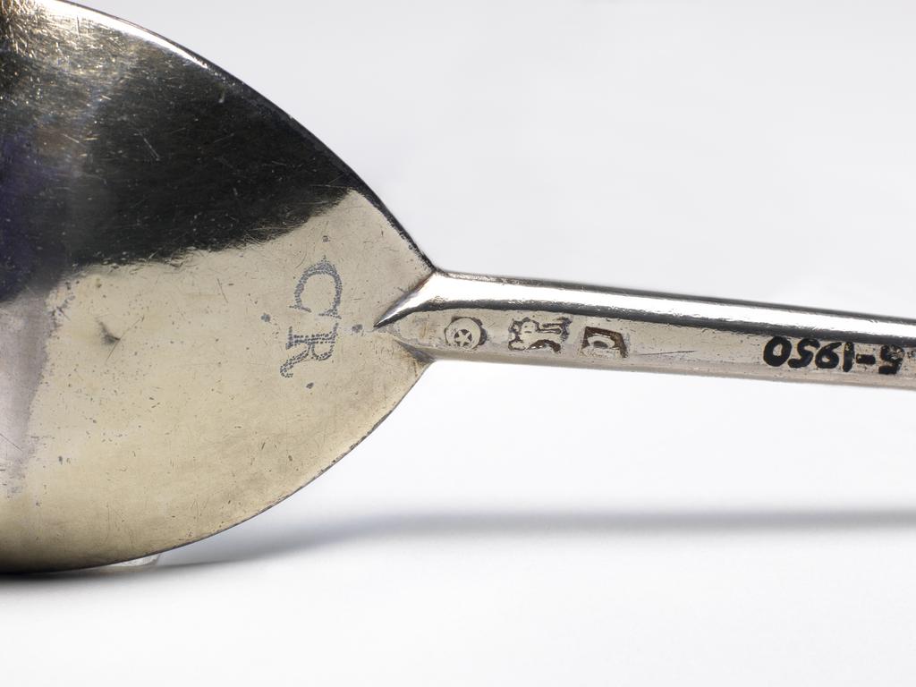 An image of Seal top spoon. Spoon/flatware. Unidentified silversmith, London. The spoon has a fig-shaped bowl on a tapering, slightly flattened, hexagonal stem. The seal top finial has a flattened gadrooned knop above a gadrooned urn-shaped knop. The back of the bowl is prick engraved 'CR'. The gilding is old but not contemporary with the manufacture of the spoon. The spoon is forged and the finial cast. They are soldered with a lap joint. Silver-gilt (silver, gold) length, overall, 17.8 cm, weight, whole, 65 g, 1572-1573. Elizabethan. English.