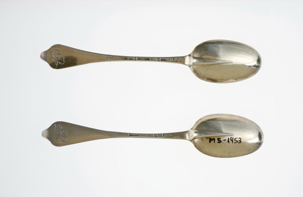 An image of Teaspoon/spoons. A set of six silver-gilt teaspoons and case. Archer, Andrew, silversmith, possibly, London. Each spoon has oval bowl with rat-tail on the back, and a dog-nose terminal with later engraved initials 'EP'. The spoon-shaped case is covered in shagreen and lined with green velvet. Silver gilt (silver whole, gold surface), length, overall, 12 cm, 1704-1705 . Queen Anne Period.