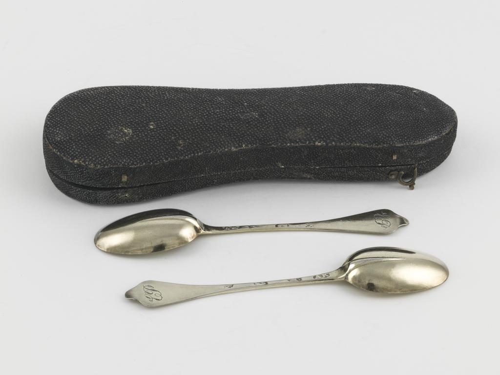 An image of Teaspoon/spoons. A set of six silver-gilt teaspoons and case. Archer, Andrew, silversmith, possibly, London. Each spoon has oval bowl with rat-tail on the back, and a dog-nose terminal with later engraved initials 'EP'. The spoon-shaped case is covered in shagreen and lined with green velvet. Silver gilt (silver whole, gold surface), length, overall, 12 cm, 1704-1705 . Queen Anne Period.