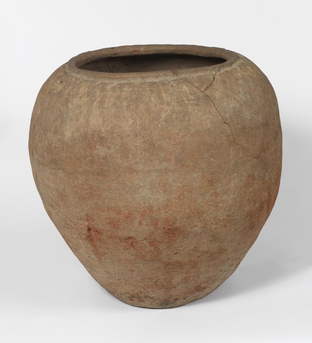 An image of Clay vesselThe skeleton found in this jar was that of a child. A flint and a couple of pottery vessels accompanied the body.C.-2707 - 2170