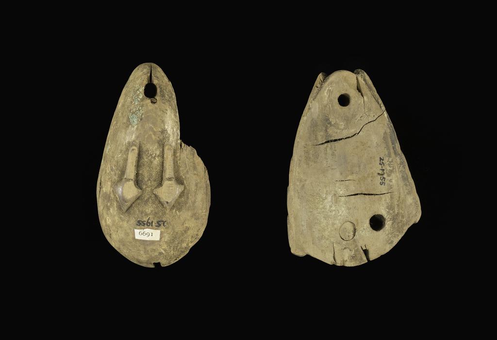 An image of Cosmetic equipment/container. Toilet box, in form of duck. Production Place: Egypt. Wood, coloured, length 0.0825 m.