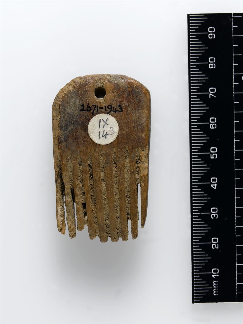 An image of Cosmetic equipment. Comb. Production Place: Egypt. Wood, height 0.054 m.