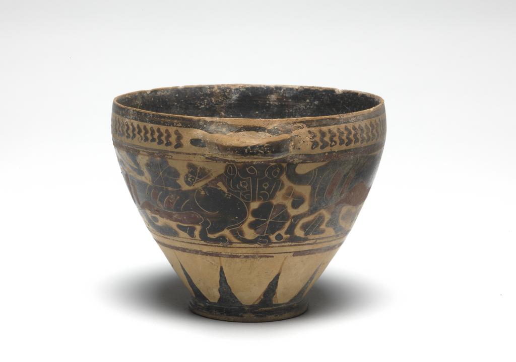 An image of vessel skyphoscup skyphos, animal frieze  Middle Corinthian Dimensions height 0.062 mwidth 0.14 m