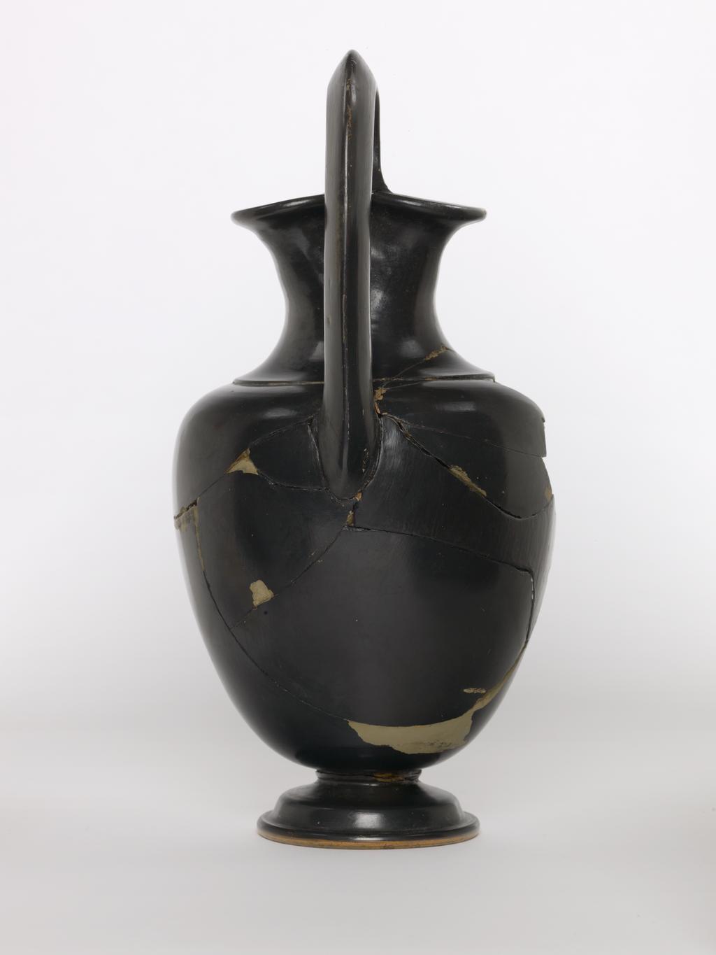 An image of Vessel. Oinochoe/Jug. Oinochoe (shape 1), woman pouring libation. Find Spot: Nola (?) Campania, Italy. Production Place: Greece, Attica, Athens. Clay, red-figured, height 0.26 m, width 0.145 m. 480 B.C. Classical Period.