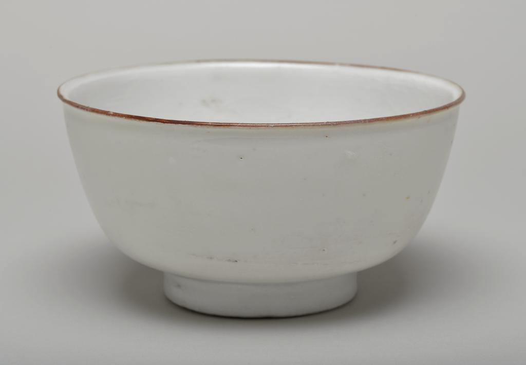 An image of Studio Ceramics. White glazed footed porcelain bowl with an everted rim. Te Hua (dehua) ware. Production Place: Dehua, China. Circa 1690. Qing Dynasty (1644-1912). Chinese. Acquisition: Dr John Shakeshaft Bequest.