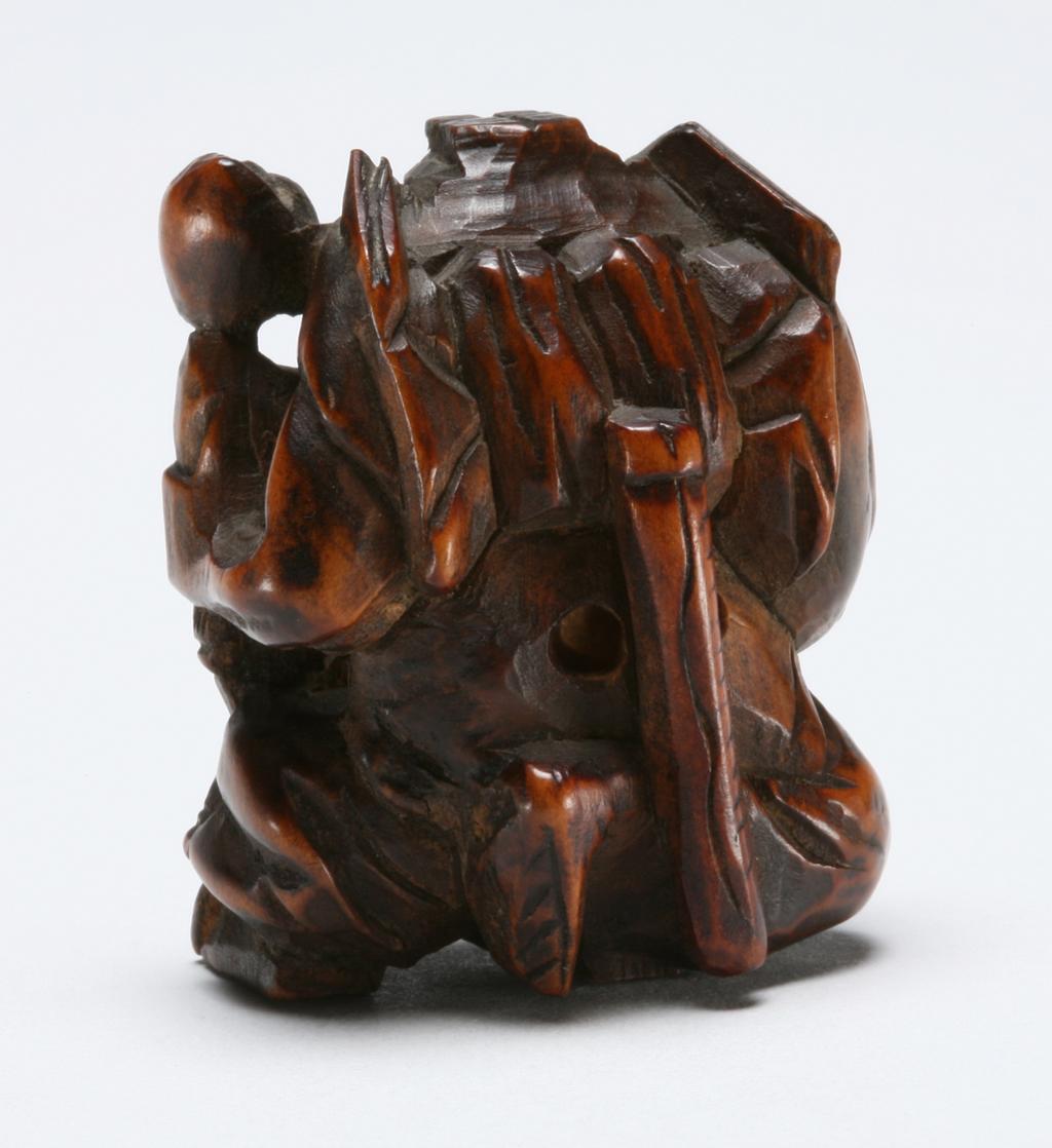 An image of Netsuke. Unknown maker, Japan. Demon pleading with Shoki. Wood, carved, height, whole, 4.0 cm, width, whole, 3.4 cm, 1700-1830.