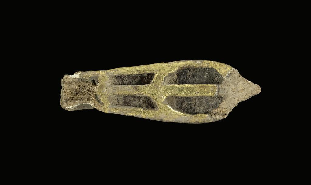 An image of To be identified/part. Uraeus. Production Place: Egypt. Plaster surface, wood, height 0.063 m, length 0.022 m, width 0.02 m.