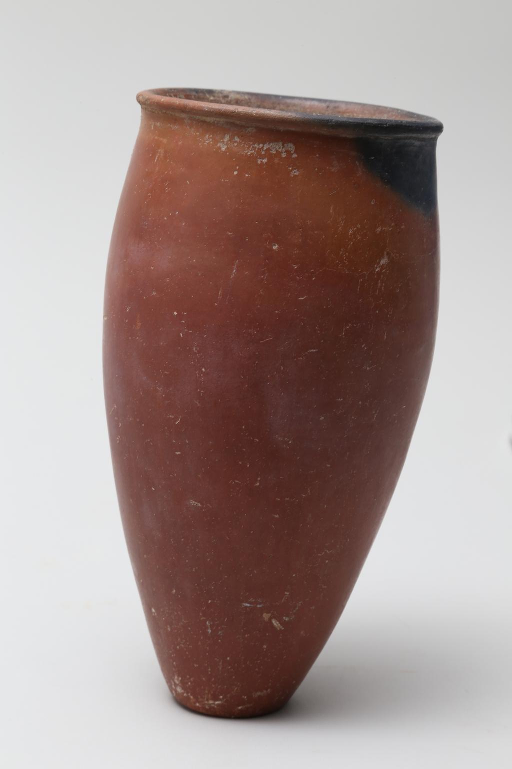 An image of Vessel. Jar, slender with black rim. Production Place/Find Spot: Egypt. Height 0.214 m, diameter, rim, 0.101 m, width, body, 0.112 m, c. 4500-3500 B.C. Nagada II & Predynastic period.