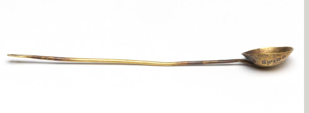 An image of Utensil. Spoon, with soldered handle. from the grave of a child. Find Spot: Hierakonpolis, Egypt; child's grave. Production Place: Egypt. Gold, length 8.5 cm, 3000 B.C. Predynastic Period.
