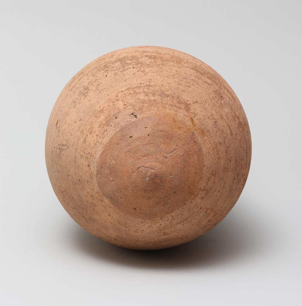 An image of Vessel. Necked jar, with 4 bands of blue and 12 lines of red decoration. Production Place: Egypt. Find Spot: Abydos ? Egypt. Height 0.35 m.