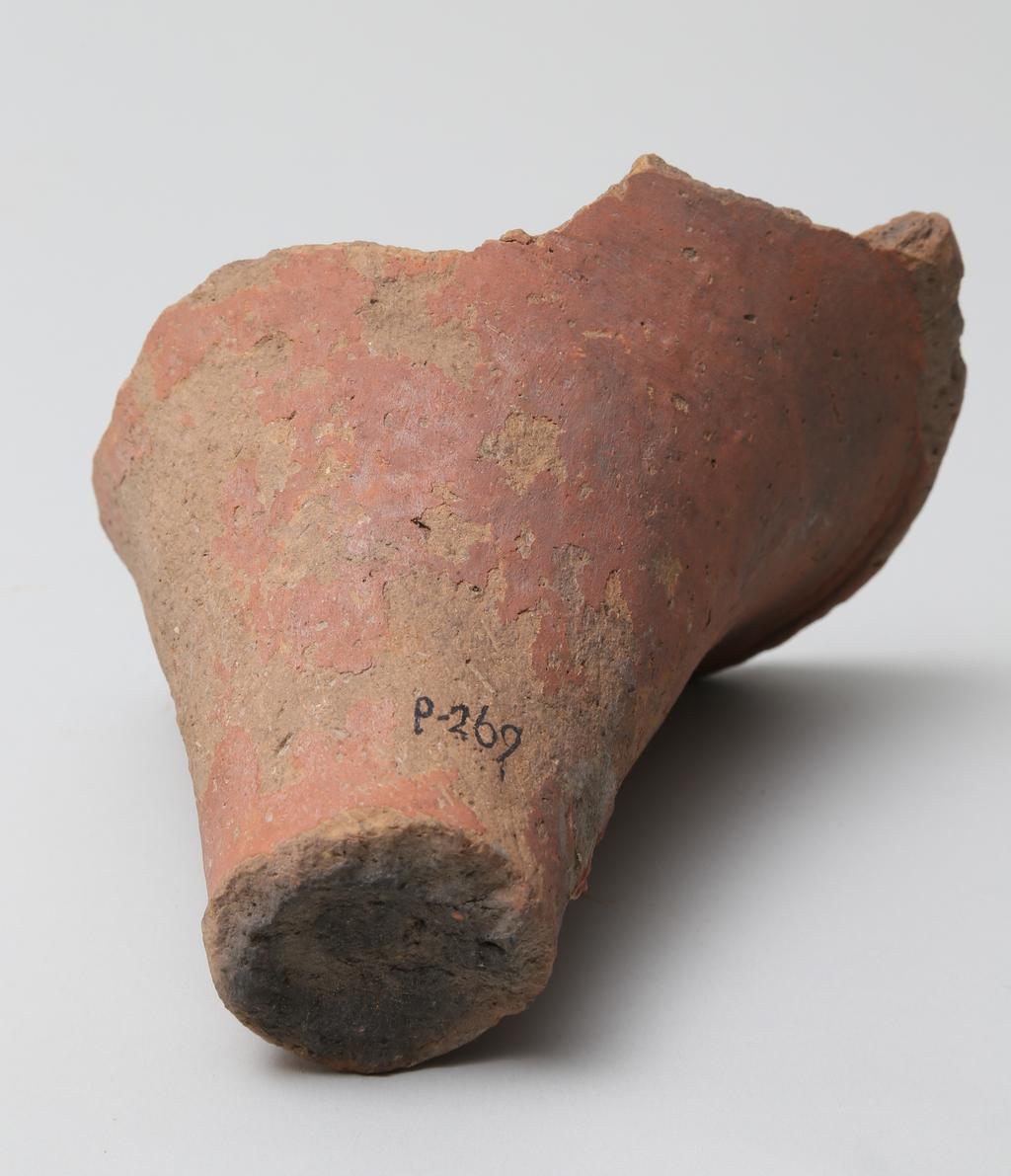 An image of Vessel. Jar, fragment of flared mouth. Production Place/Find Spot: Egypt. Height 0.12 m.