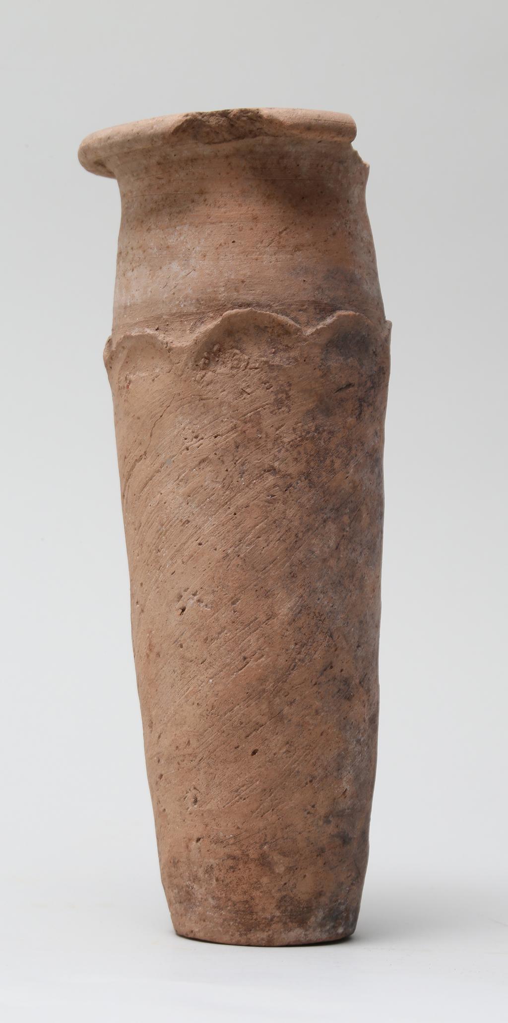 An image of Vessel. Jar, with wavy line decoration around shoulder. Production Place: Egypt. Find Spot: El Kab or Naqada, Egypt. Height 0.23 m. Predynastic Period.