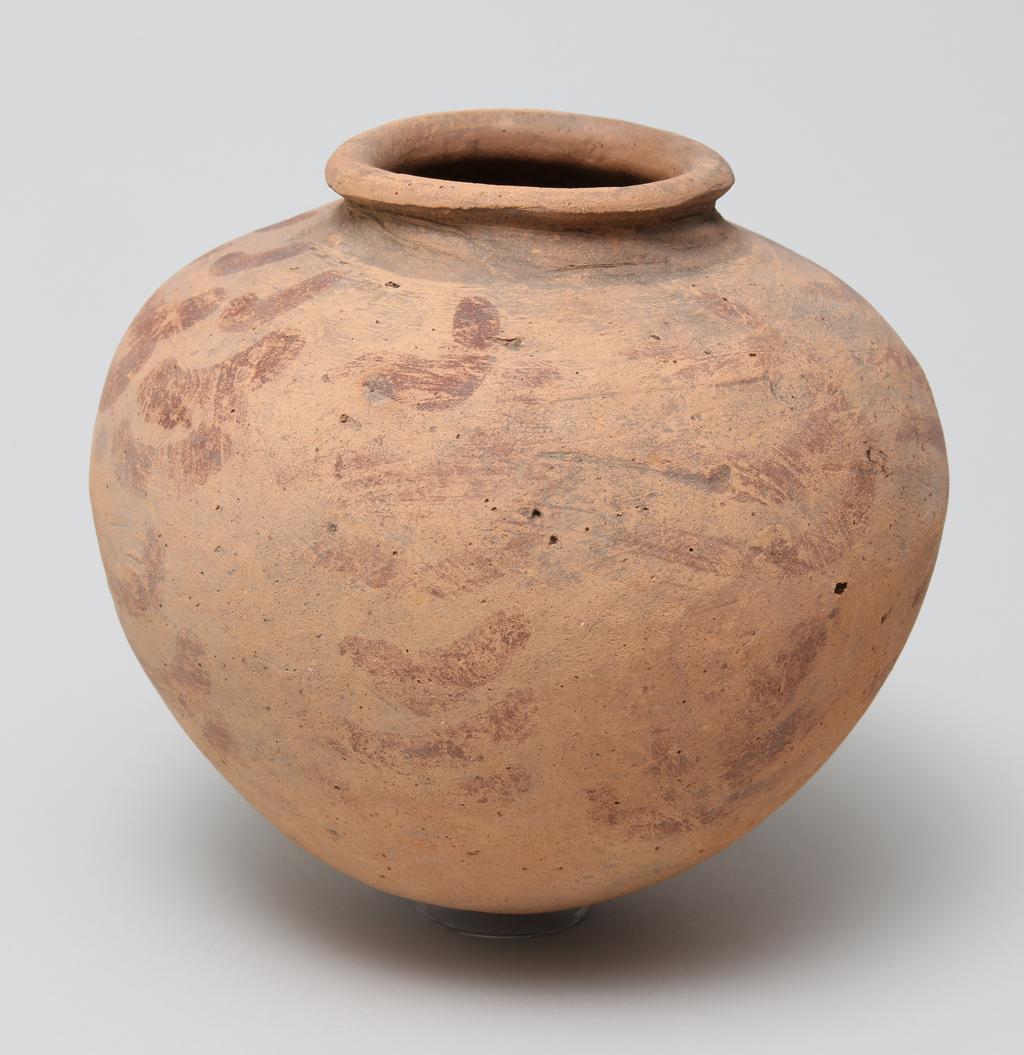 An image of Vessel. Jar, broad shouldered, globular form, with comma shaped decoration in red paint. Production Place: Egypt. Find Spot: Ballas, Egypt. Height, 0.155, m. Predynastic period.