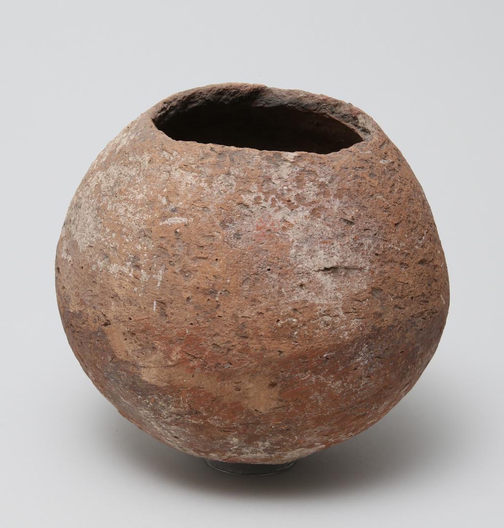 An image of Vessel. Jar, globular, neck missing. Production Place/Find Spot: Egypt. Height 0.14 m.