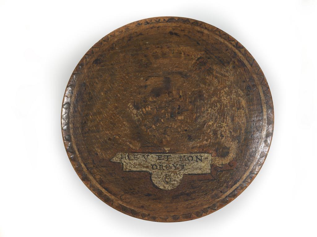 An image of Woodwork. Box of roundells. Box containing twelve trenchers. Wood, painted, gold decoration, height, box, 3.2 cm, diameter, box, 16.6 cm, diameter, roundels, 13.2 cm, circa 1600. Renaissance. Elizabeth I. English.