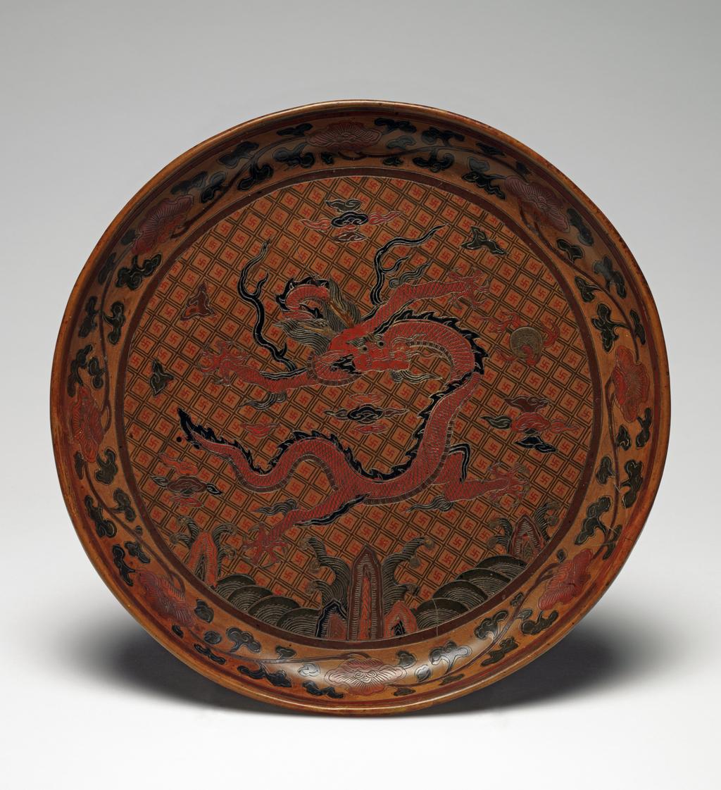An image of Lacquer dish with inlaid incised decoration, depicting a dragon. Diamter 20.8 cm, 1596. Wanli Period (1573-1620). Ming Dynasty (1368-1644). Chinese.