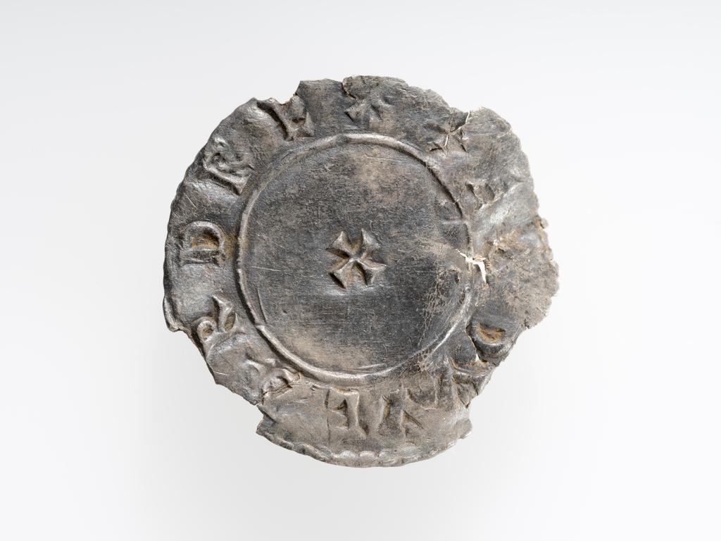 An image of Coinage. Penny. Edward the Elder (899-924), ruler. Garheard, moneyer. London mint. Obverse: +EADVVEARD REX. Reverse: èARE / ARD MO. Silver, struck, weight 1.53 g, diameter 23.2 mm, 899. Medieval. Anglo-Viking.