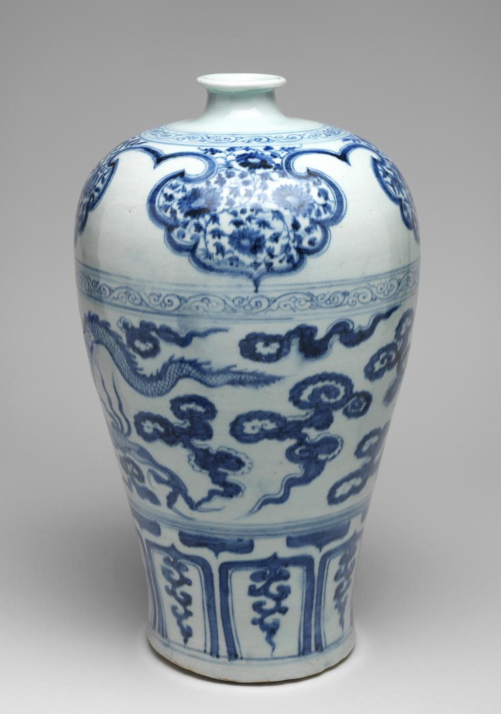 An image of Vase and cover. Unknown maker. Porcelain. Production Place: China.