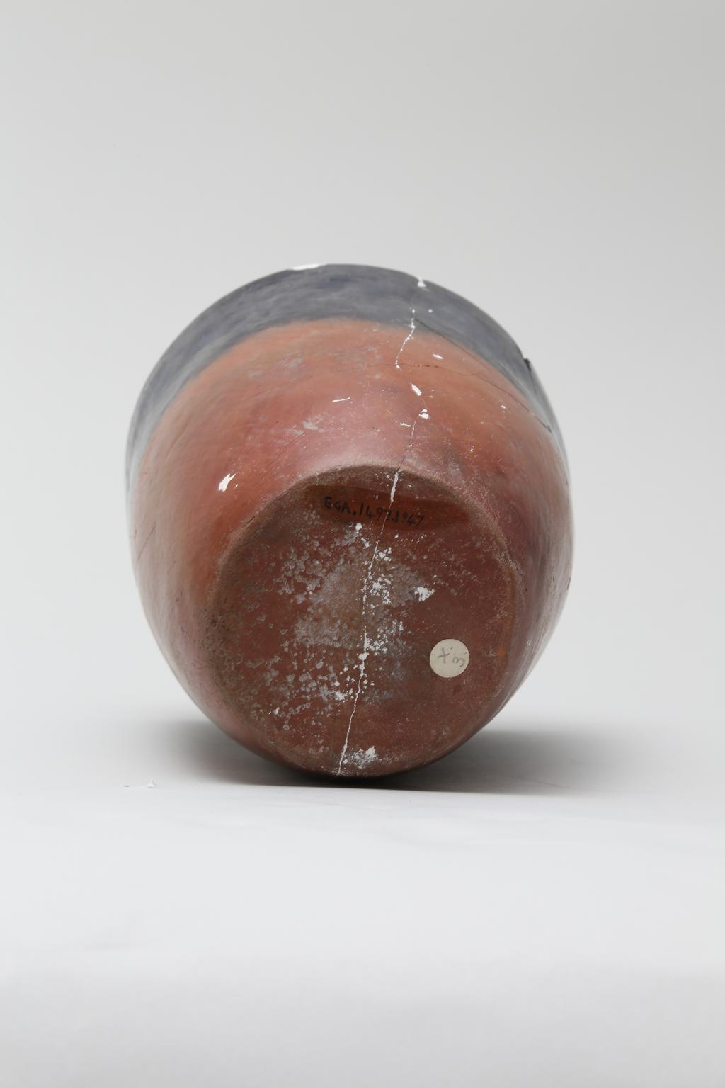 An image of Vessel. Beaker, with black mouth. Production Place/Find Spot: Egypt. Depth 0.006 m, diameter 0.136 m, height 0.162 m. C. 4500-4000 BC. Nagada I & Predynastic period.