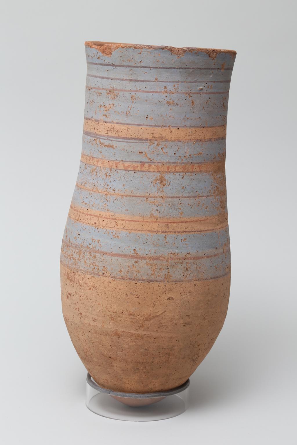 An image of Vessel. Necked jar, with 4 bands of blue and 12 lines of red decoration. Production Place: Egypt. Find Spot: Abydos ? Egypt. Height 0.35 m.