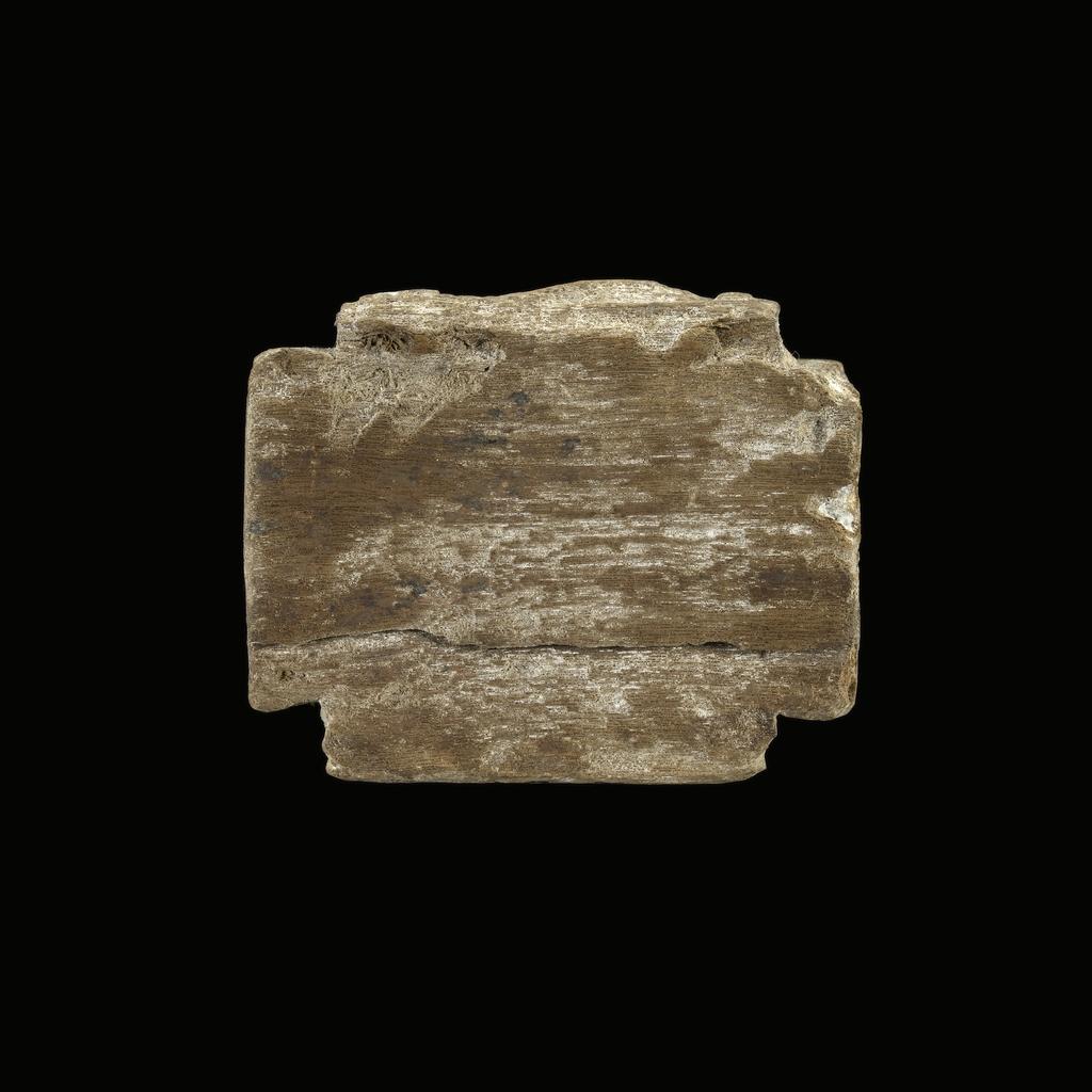 An image of Cosmetic equipment. Kohl vessel/ kohl pot. Production Place: Egypt. Wood, rectangular shape, depth 0.04, height 0.032 m, width 0.049 m.