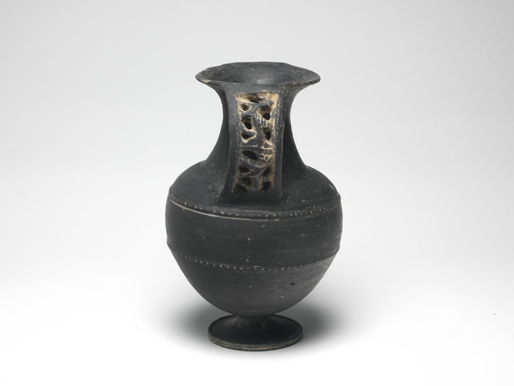 An image of vessel amphora height 0.236 mdiameter 0.15 mwidth 0.18 m