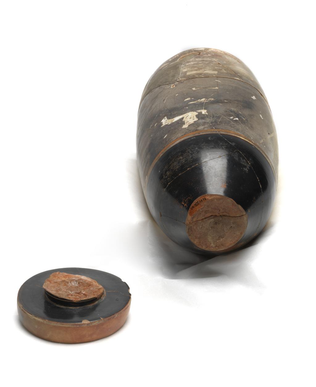 An image of Vessel. Lekythos, young man at grave. Find Spot/Production Place: Athens, Attica, Greece. Clay, white-ground, height 0.348 m, width 0.118 m, 440 B.C. Classical Period.