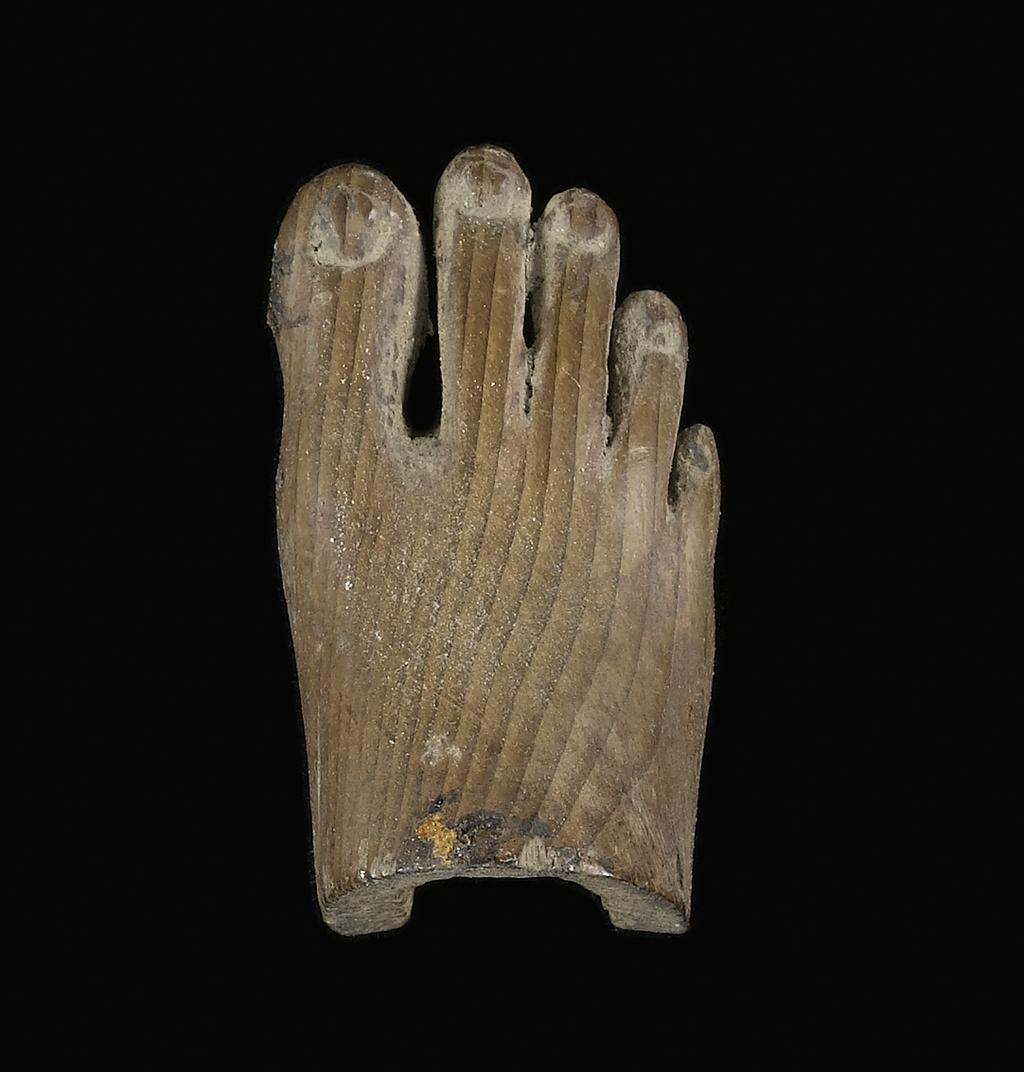 An image of Part of a right foot. Production Place: Egypt. Wood, height 0.017 m, length 0.035 m, width 0.017 m.