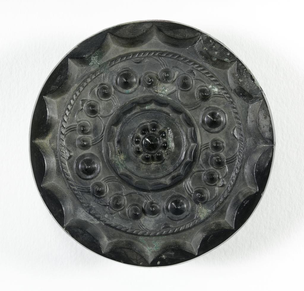 An image of Mirror, bronze. Chinese, from the 1st Century B.C.