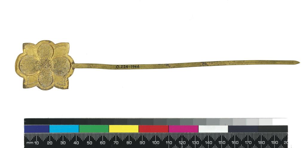 An image of Hairpin. Unknown maker, China. Gold hair pin the head in shape of a flower with four petals pierced and for engraved with veining and is soldered to a long pin. Gold, length, 21.6, cm, width, 3.8, cm, circa 907. Chinese T’ang or early Sung Dynasty.