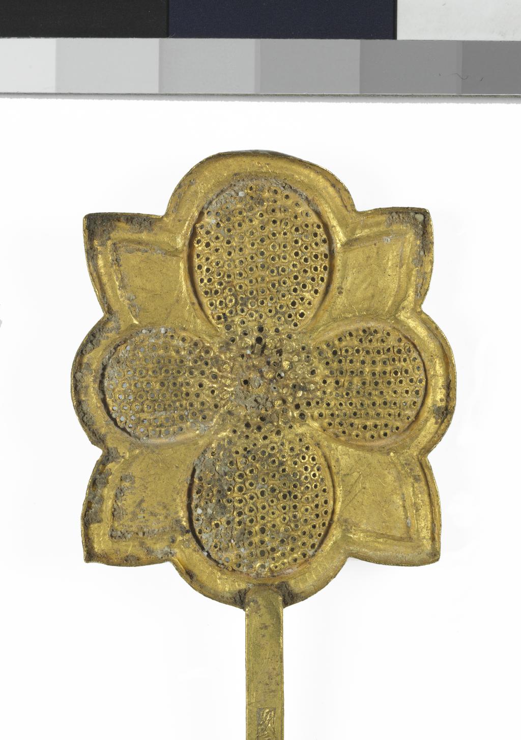 An image of Hairpin. Unknown maker, China. Gold hair pin the head in shape of a flower with four petals pierced and for engraved with veining and is soldered to a long pin. Gold, length, 21.6, cm, width, 3.8, cm, circa 907. Chinese T’ang or early Sung Dynasty.