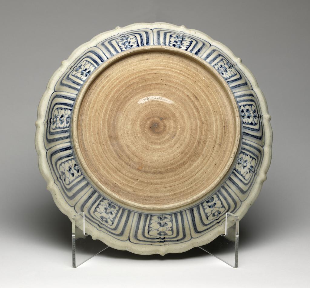An image of Bowl. Large Annamese or Vietnamese bowl with blue and white decoration, 15th century.